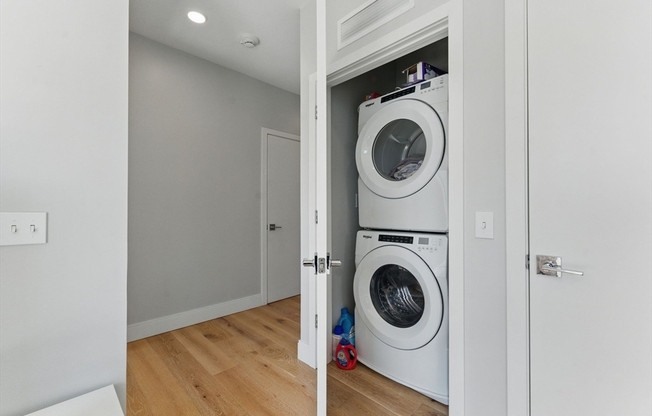 2 beds, 2 baths, 946 sqft, $4,500, Unit 524