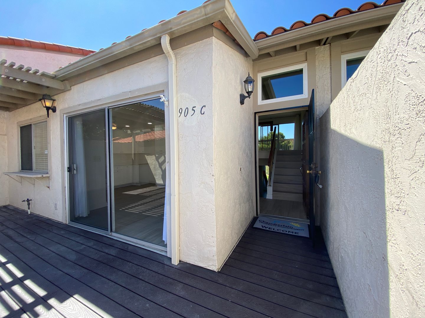 3 BR Condo in Carlsbad! Close to Walking Trails, Shopping, and Dining!!