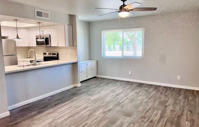 2 beds, 2 baths, 890 sqft, $1,595, Unit 4