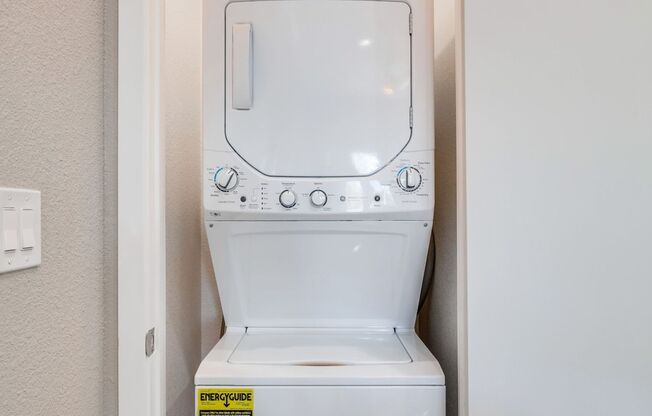 2 beds, 1 bath, 600 sqft, $2,195, Unit 124