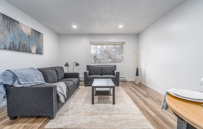 10417 E 4 AVE