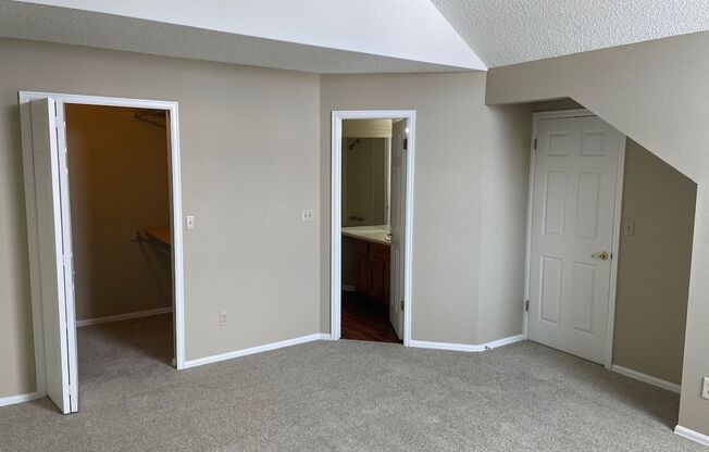 2 beds, 2 baths, $1,900