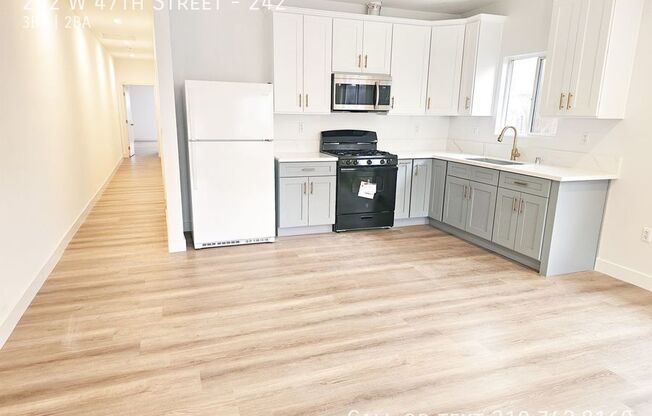 242 W 47 ST