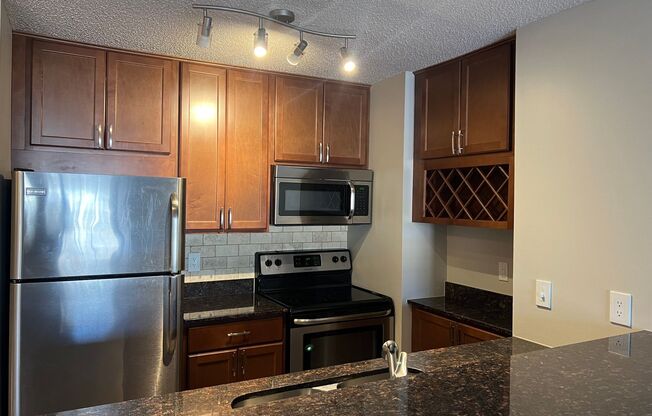1 bed, 1 bath, 715 sqft, $1,595, Unit 6125320RP-1