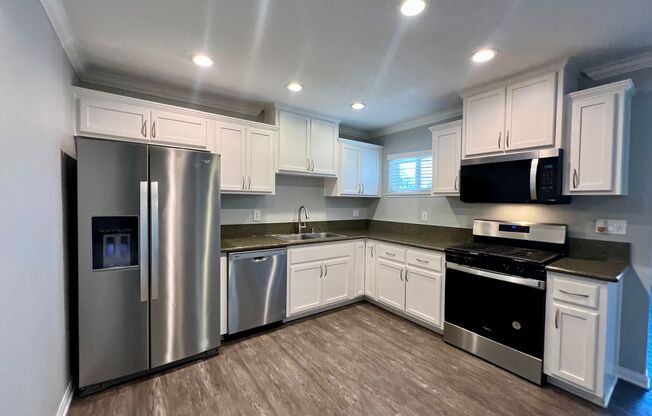 2 beds, 1.5 baths, 900 sqft, $2,925, Unit A17