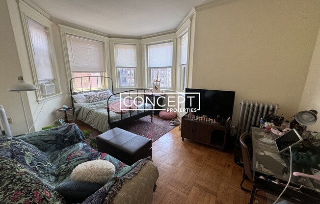 40 A QUEENSBERRY