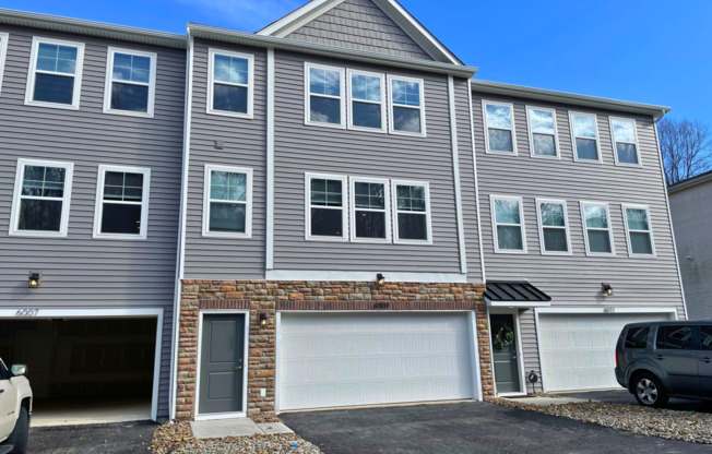 AVAILABLE NOW! New Construction 3 Bedroom Town Homes!