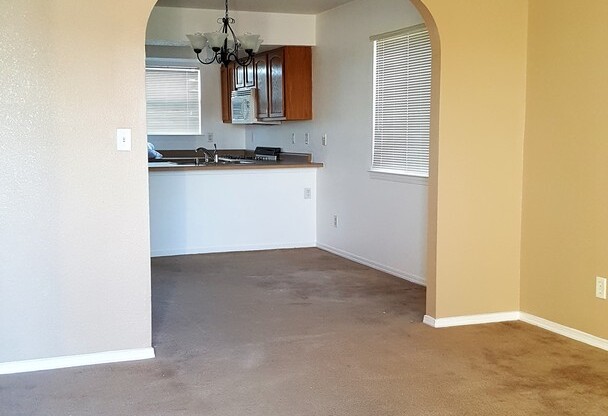 3 beds, 2 baths, $1,300