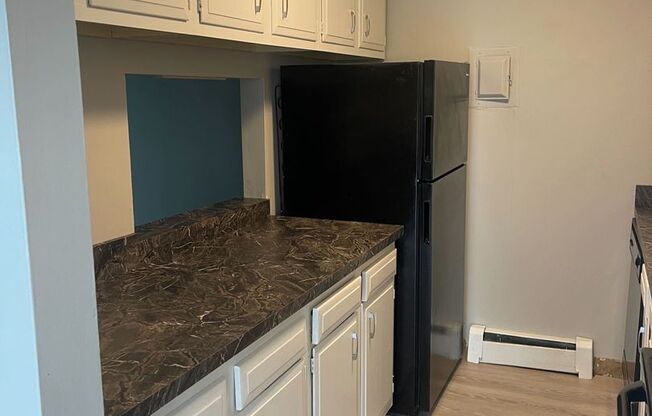 3 beds, 1.5 baths, 875 sqft, $1,295, Unit C11
