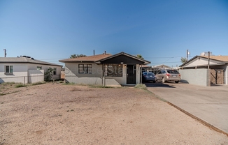 1926 E OSBORN RD