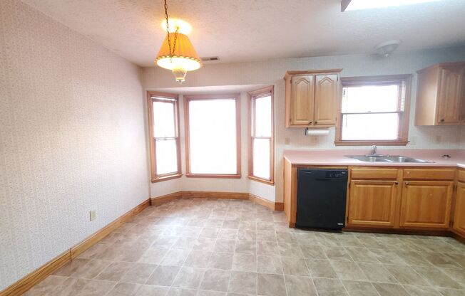 3 beds, 2 baths, $1,600