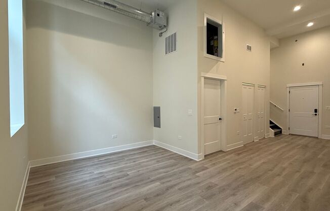 1 bed, 1.5 baths, 689 sqft, $3,395, Unit 206