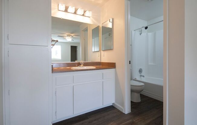 1 bed, 1 bath, 725 sqft, $1,975, Unit 27
