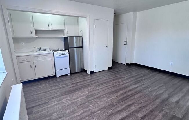 1 bed, 1 bath, 525 sqft, $850, Unit Virginia Terrace C-6