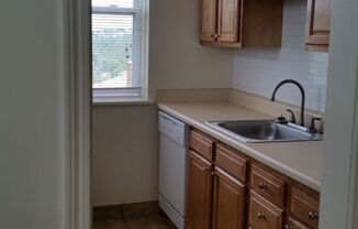 1 bed, 1 bath, 660 sqft, $920, Unit 551 Larose Street 12