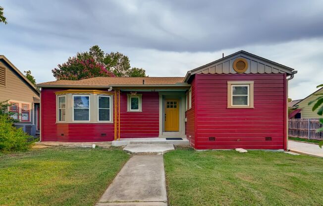 Minutes From Woodlawn Lake - 4 miles from Downtown San Antonio