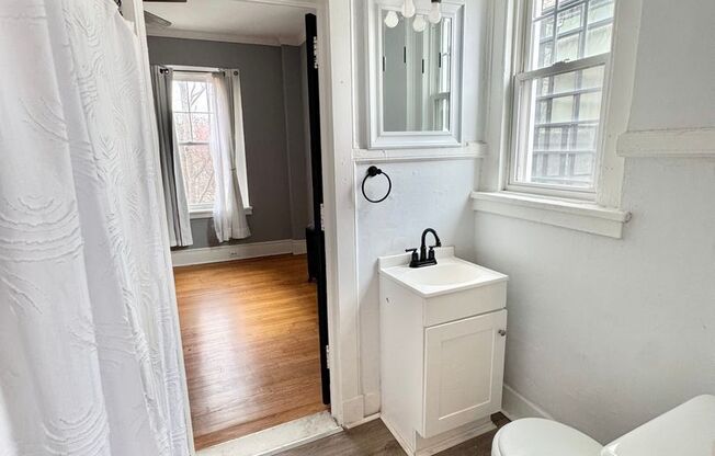 2 beds, 1 bath, $1,350, Unit 310