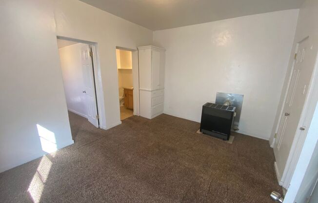 1 bed, 1 bath, 600 sqft, $875, Unit 725