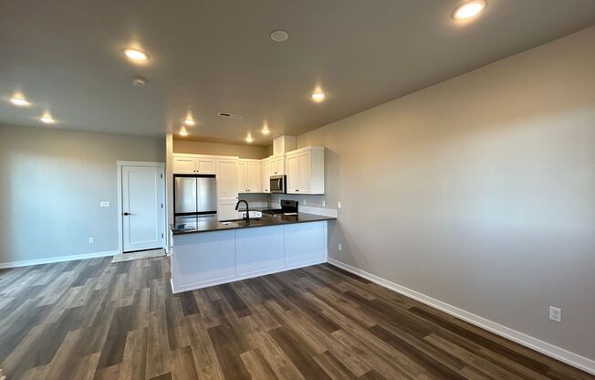 3 beds, 2.5 baths, 1,450 sqft, $2,395, Unit SFR 920 - 61616