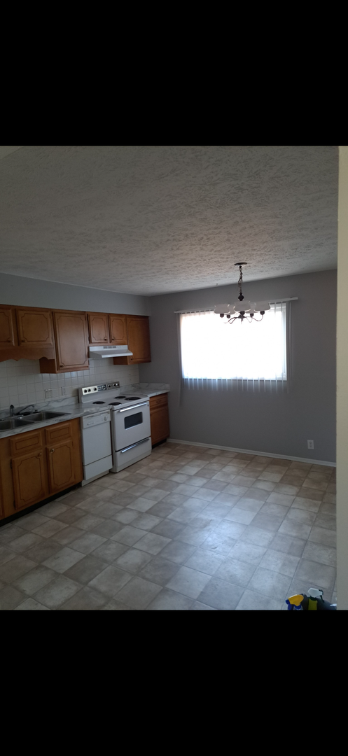 2 beds, 1 bath, $950, Unit 3