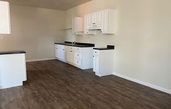 4 beds, 1 bath, 1,325 sqft, $1,295