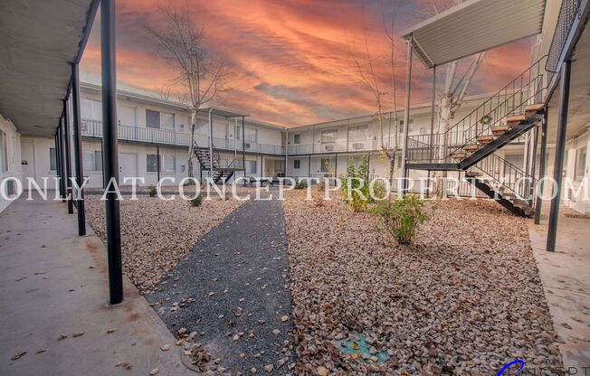 2 beds, 1 bath, 900 sqft, $1,619, Unit 27