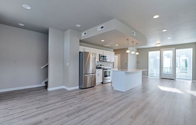 Beautiful 4 Bed - 3 Bath Townhome in Great Clearfield Location! Available NOW!
