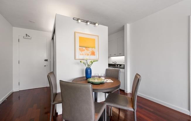 1 bed, 1 bath, 495 sqft, $3,200, Unit 705