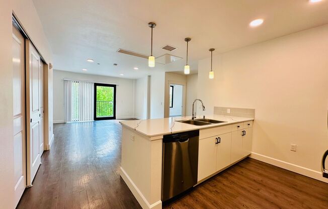 2 beds, 1 bath, 902 sqft, $2,750, Unit 410-315