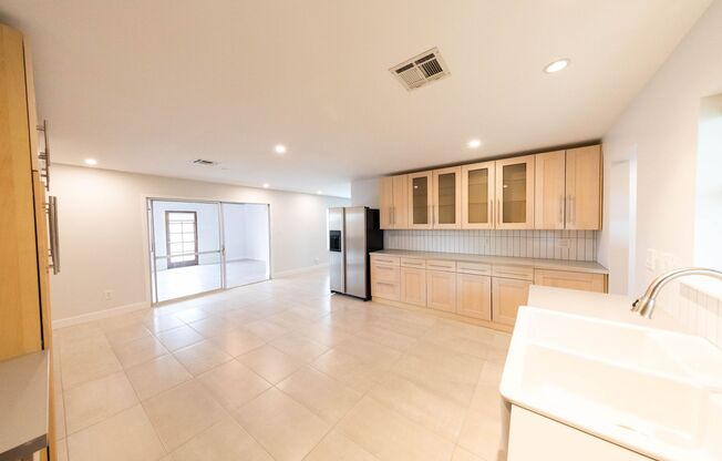 NEWLY RENOVATED SLEEK AND MODERN 4 BEDROOM TEMPE HOME!