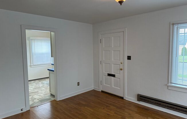 2 beds, 1 bath, $1,795