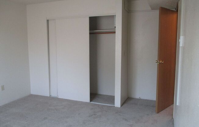 2 beds, 1 bath, 868 sqft, $1,784, Unit 18