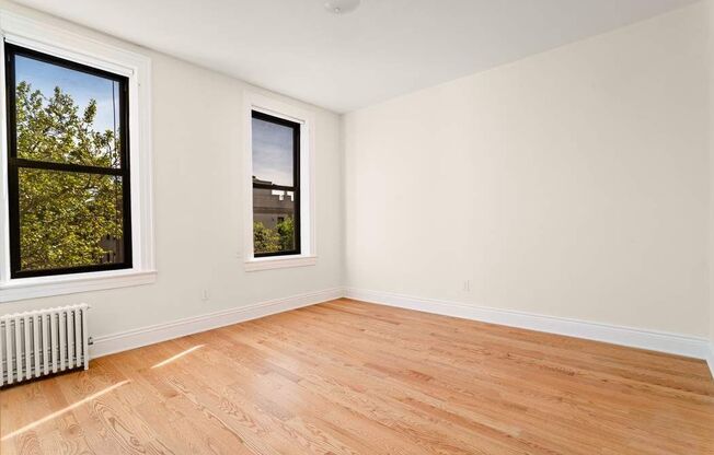 53 23 SKILLMAN AVE