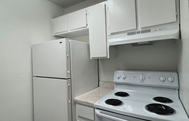 1 bed, 1 bath, 660 sqft, $950, Unit 215