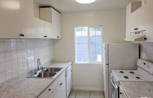 2 beds, 1.5 baths, 950 sqft, $2,450, Unit 3