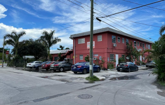 2417 N 19 AVE