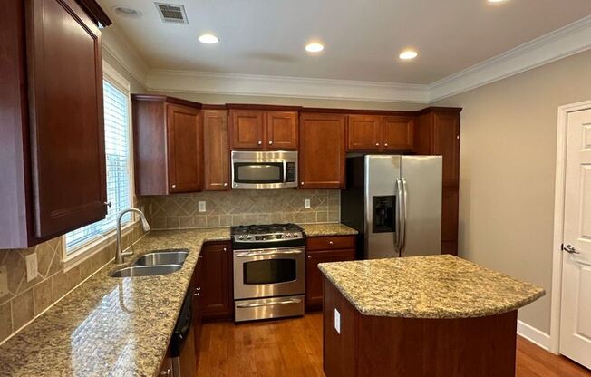 Updated 3BR/3.5BA Townhome with Pool Access – Move-In Ready