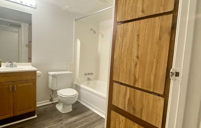 2 beds, 2 baths, 902 sqft, $1,070, Unit 207