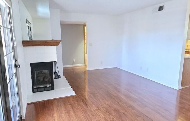 Inviting 2-Bedroom Condo with Pool, Spa & Fireplace