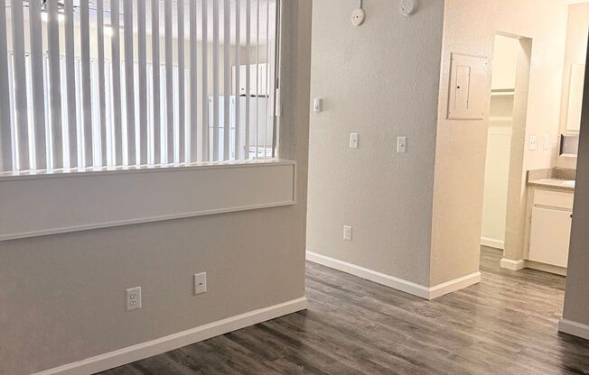 Studio, 1 bath, 520 sqft, $895, Unit 107