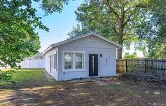 Modern Urban Oasis: Renovated 2 Bed/2 Bath Gem Near Downtown & Shopping