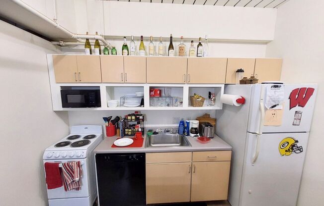 3 beds, 1.5 baths, 1,276 sqft, $2,899, Unit 45R-204