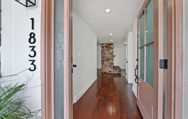 Beautiful Rehabbed Home In Mesa Verde with Large Yard!