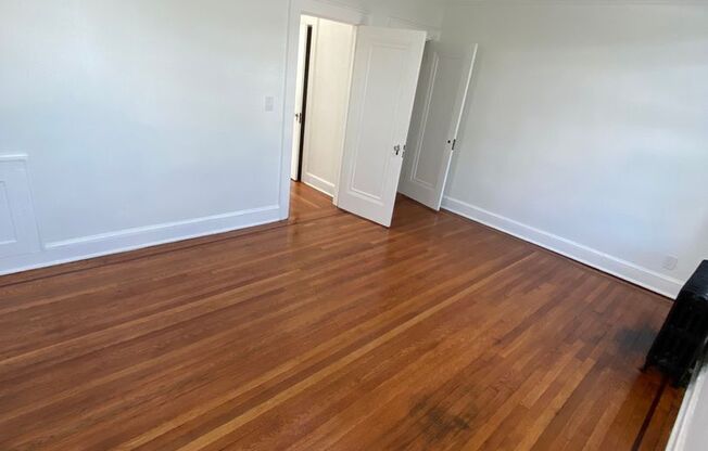 1 bed, 1 bath, 585 sqft, $2,100, Unit 44