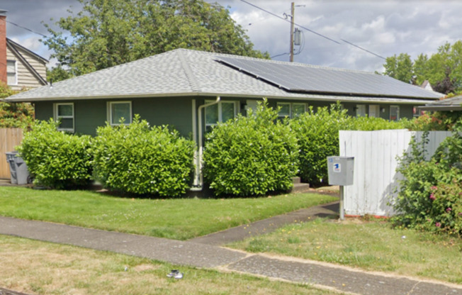 Apartment ~ Close to Campus ~ Cat Friendly