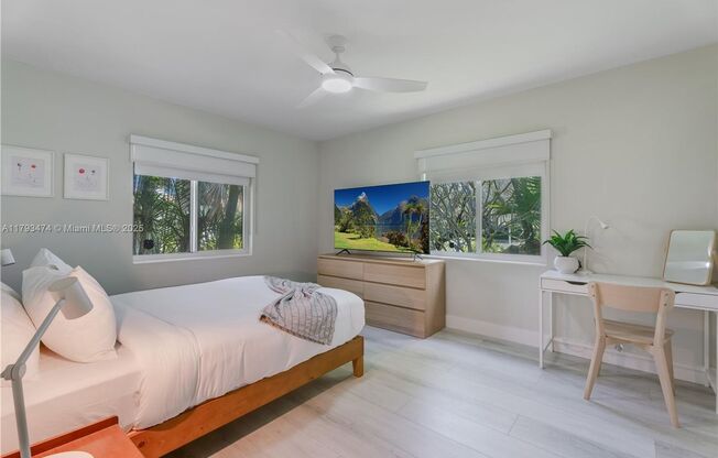 819 HOLLYWOOD BLVD HOLLYWOOD, FL 33019