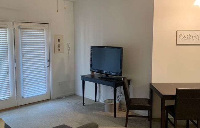 2 beds, 2 baths, 1,000 sqft, $1,430