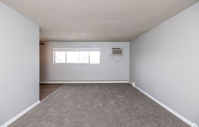 2 beds, 1 bath, 900 sqft, $940, Unit 47
