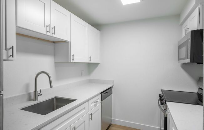 2 beds, 1 bath, 815 sqft, $2,220, Unit 105