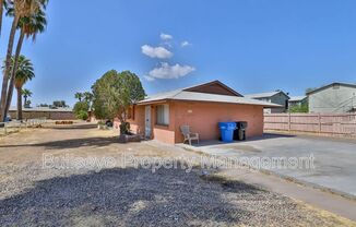 2245 W GLENROSA AVE
